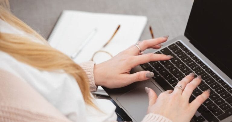 10 Reasons to Hire a Virtual Assistant Freelance